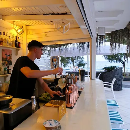 Arion Bay Santorini Ξενοδοχείο 3*